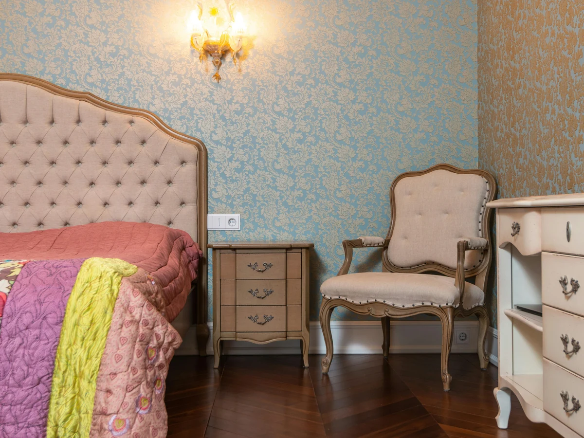 bedroom-painting-classic-bedroom-ornate-reading-decorators Bedroom Painting in Reading painted by Reading Decorators