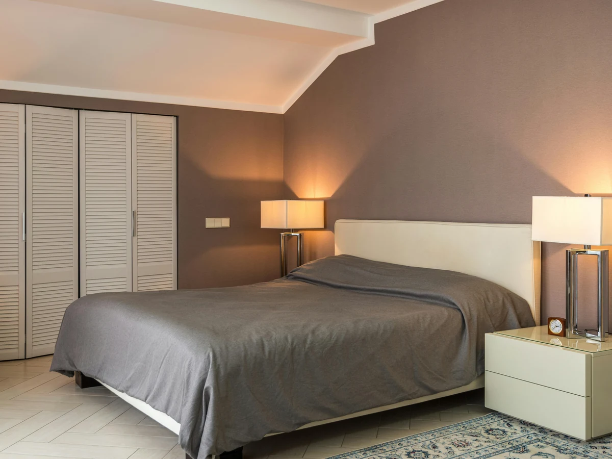 bedroom-painting-cosy-bedroom-taupe-reading-decorators Bedroom interior painting in Emmer Green, cosy taupe room by Reading Decorators