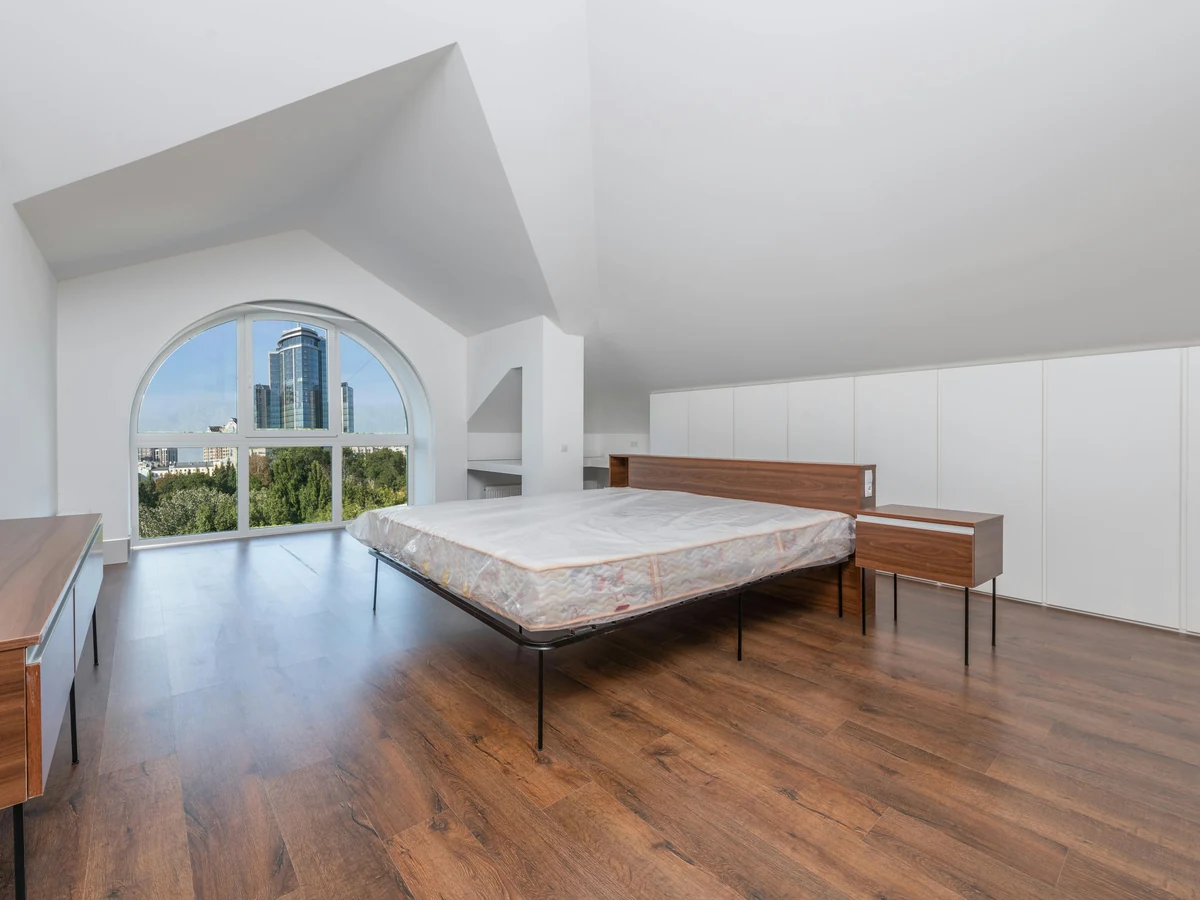 Minimalist white bedroom painted to a clean finish by Reading Decorators