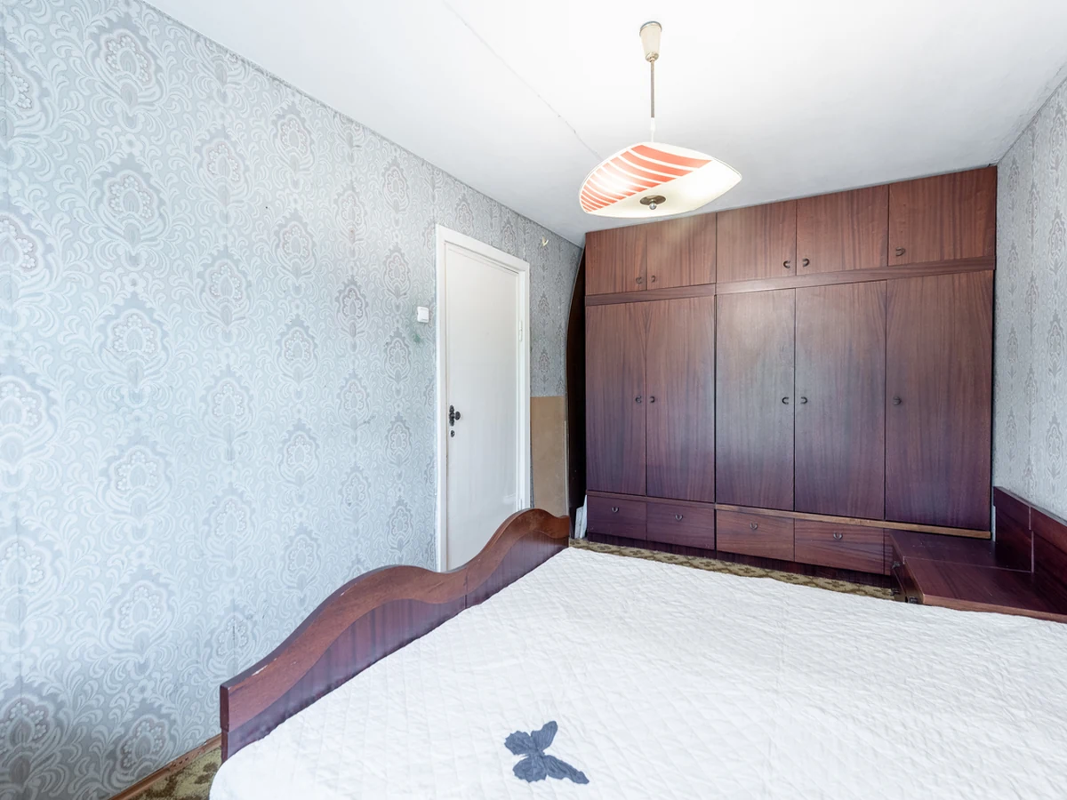 bedroom-painting-vintage-bedroom-damask-reading-decorators Painting and decorating in Winnersh — interior finish by Reading Decorators