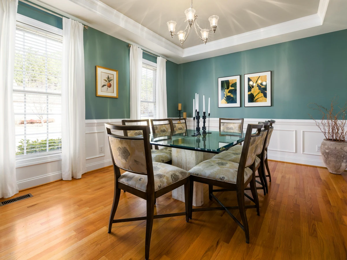 Dining room painting in teal with wainscoting by Reading Decorators, Twyford