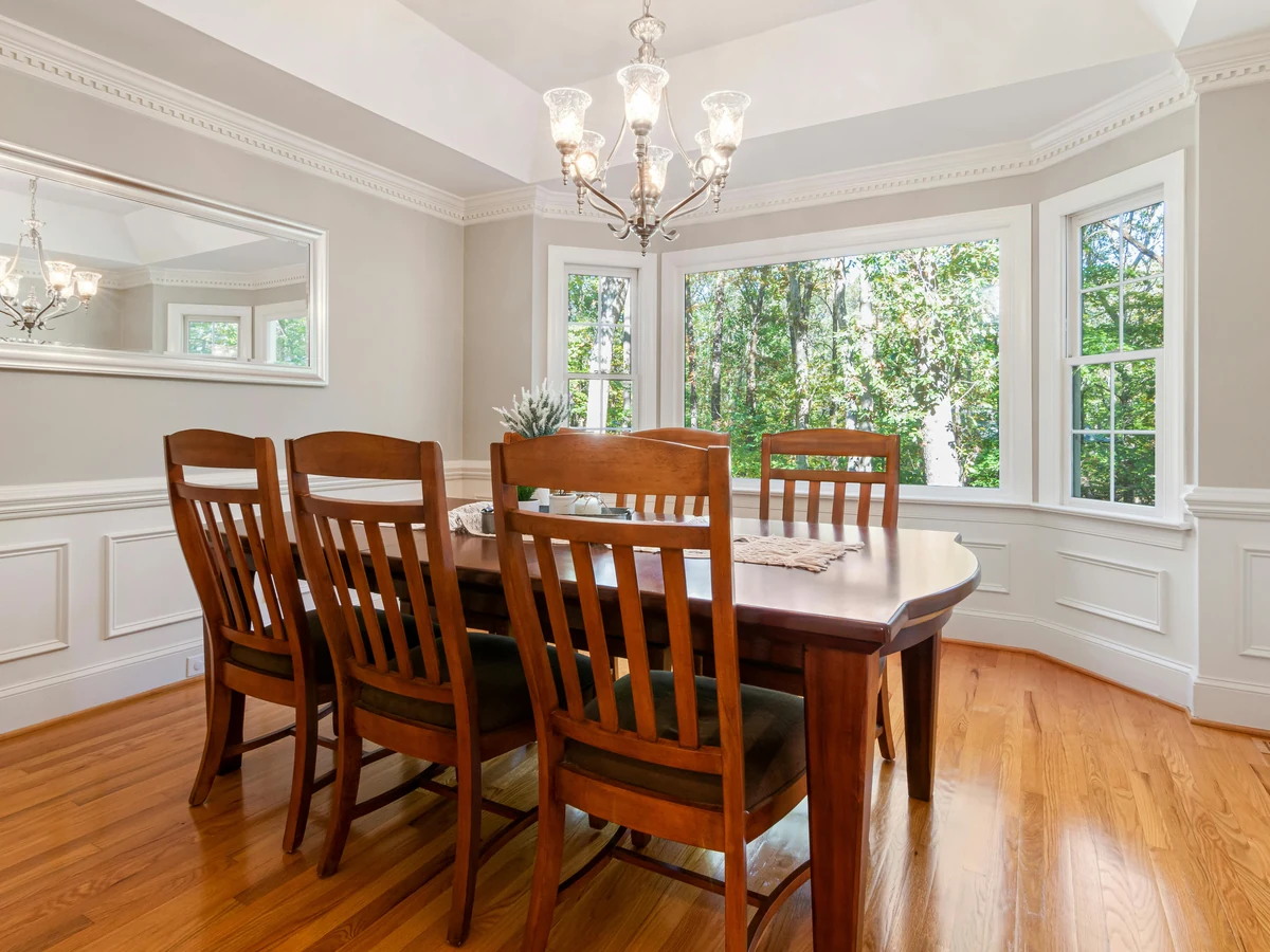 dining-room-painting-traditional-dining-room-reading-decorators Traditional dining room with period features painted by Reading Decorators