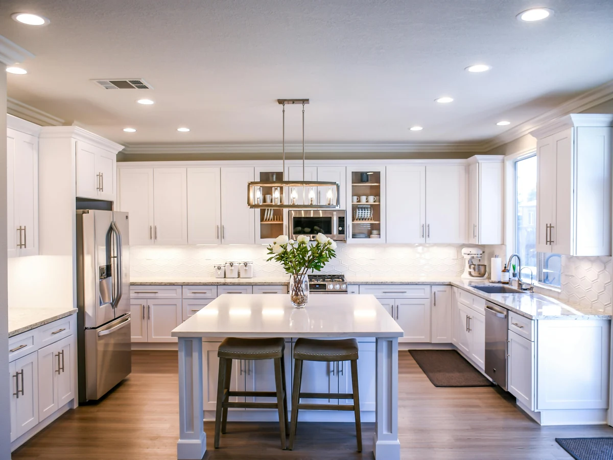 kitchen-painting-bright-white-kitchen-reading-decorators Kitchen cabinet painting in a bright white kitchen in Earley by Reading Decorators
