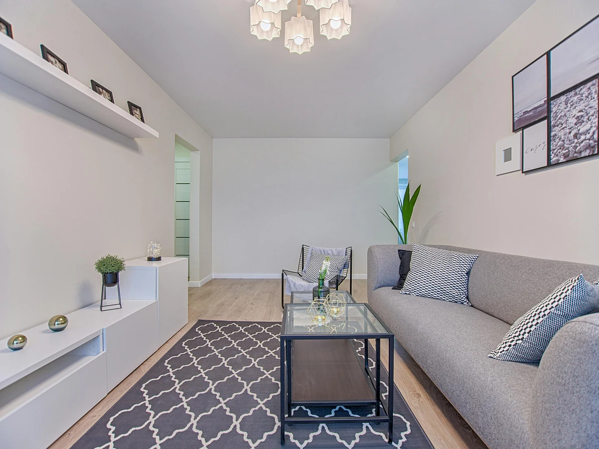 Modern living room wall painting by Reading Decorators, quality interior finish Reading