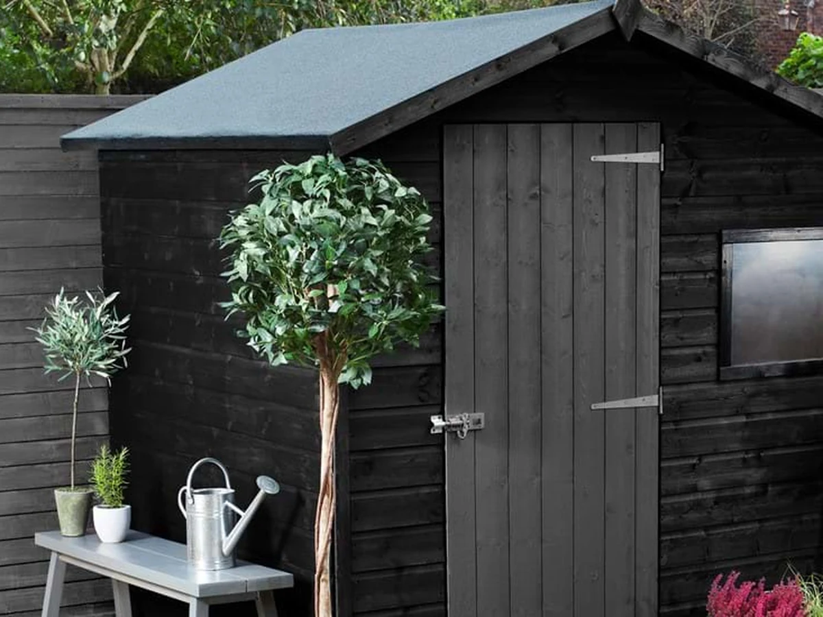 wood-painting-black-garden-shed-reading-decorators Wood painting black garden shed in Reading by Reading Decorators, professional timber painters